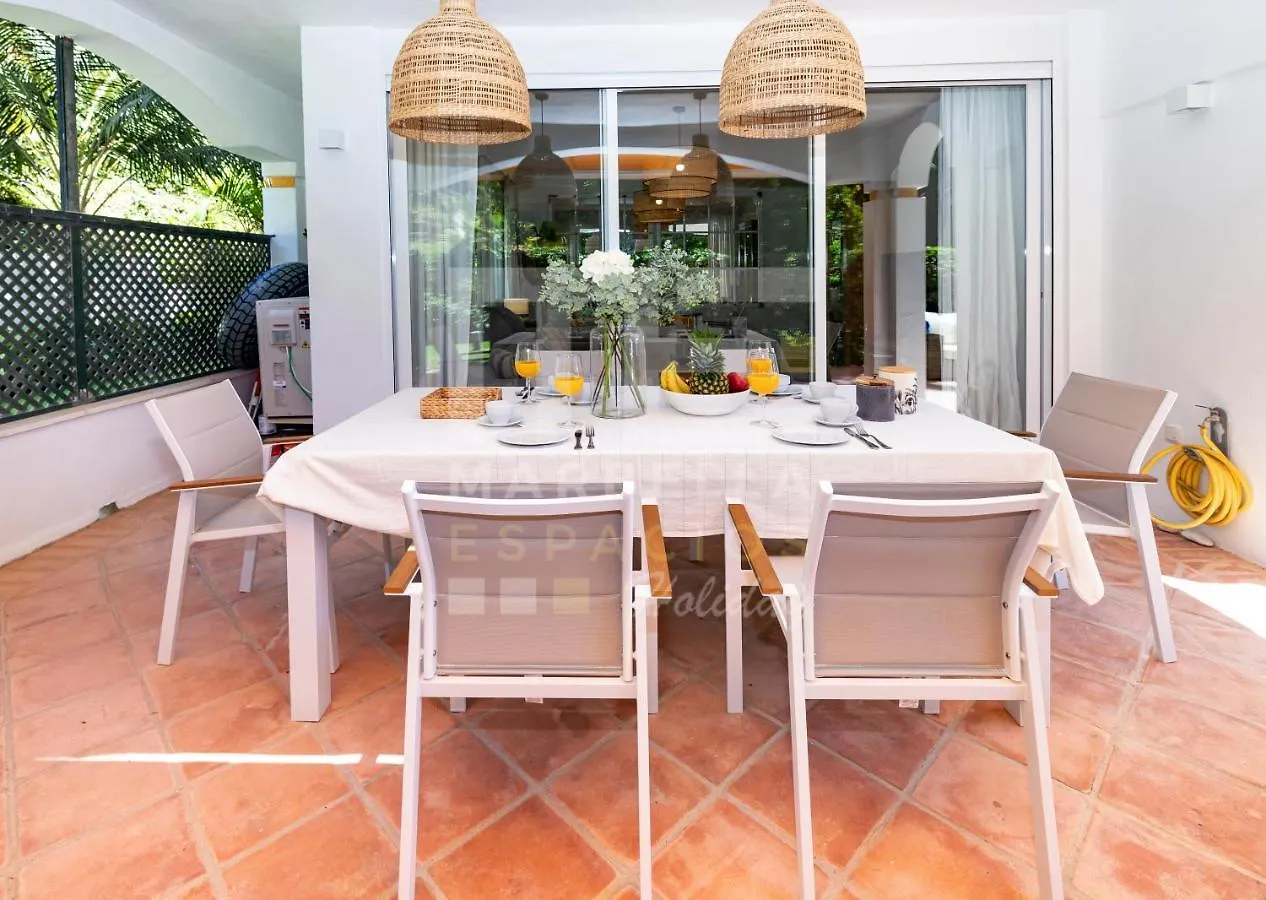 Amplio Apartamento Planta Jardin Nagueles Marbella