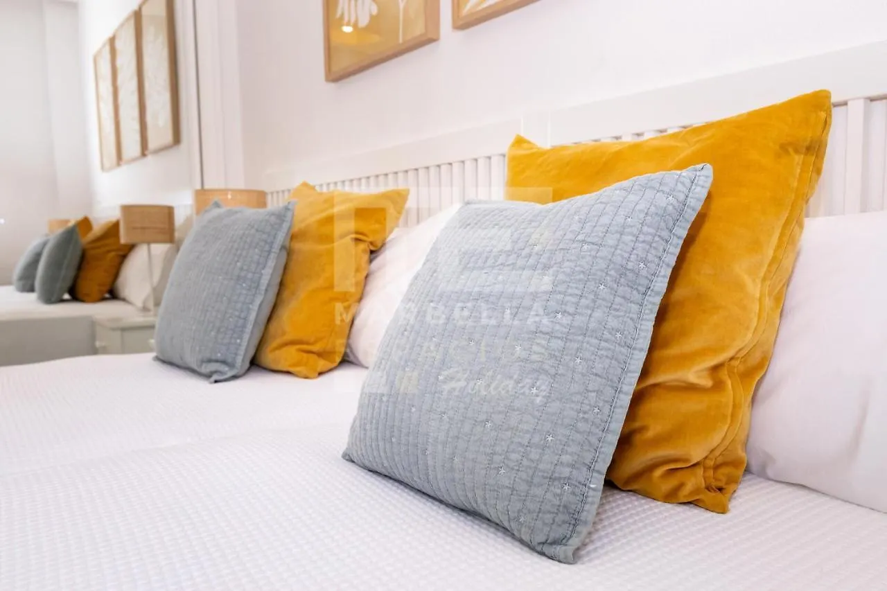 Amplio Apartamento Planta Jardin Nagueles Marbella Spain