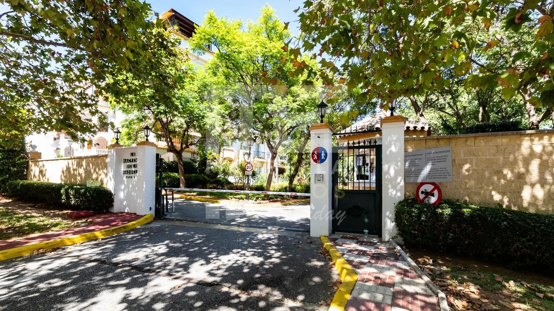 Apartment Amplio Apartamento Planta Jardin Nagueles Marbella